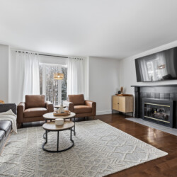 Beautiful and full of light living room
